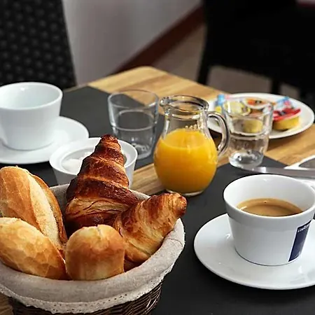 Le Hotel 2*